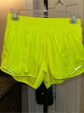 lululemon athletica hottie hots size 6 4 inch highlighter yellow ?